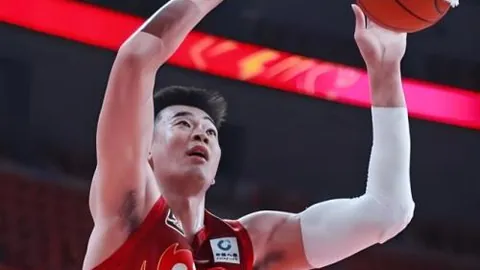 维尼修斯澄清沙特转会传闻：坚定留皇马，期待长期服役